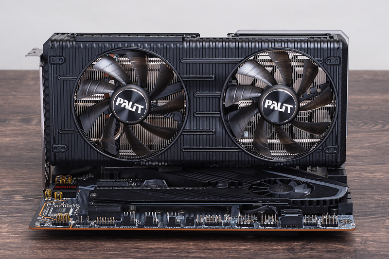 カード長は3製品とも24.7cmで2スロット厚なので、多くのケースに組み込みやすいサイズと言える