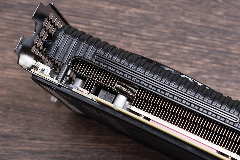 ファンのブレードにある溝が空気の流れをスムーズにするという