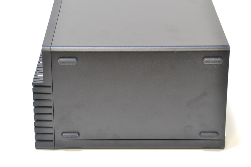 底面にも穴はなく、小さなゴム足がついている