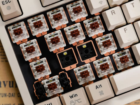 Insertキーなど削除で横幅を抑えた99キー配列メカニカルキーボード