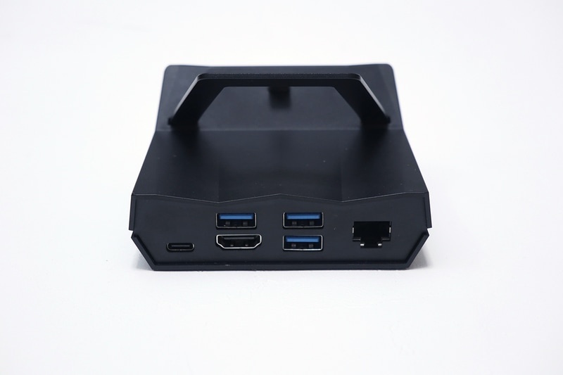 USB 3.0 Type-C(100W給電対応)、Gigabit Ethernet、HDMI出力、USB 3.0×3が利用できる