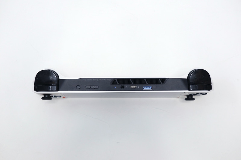 本体上部。上下はブラックのパーツがそのまま使われている