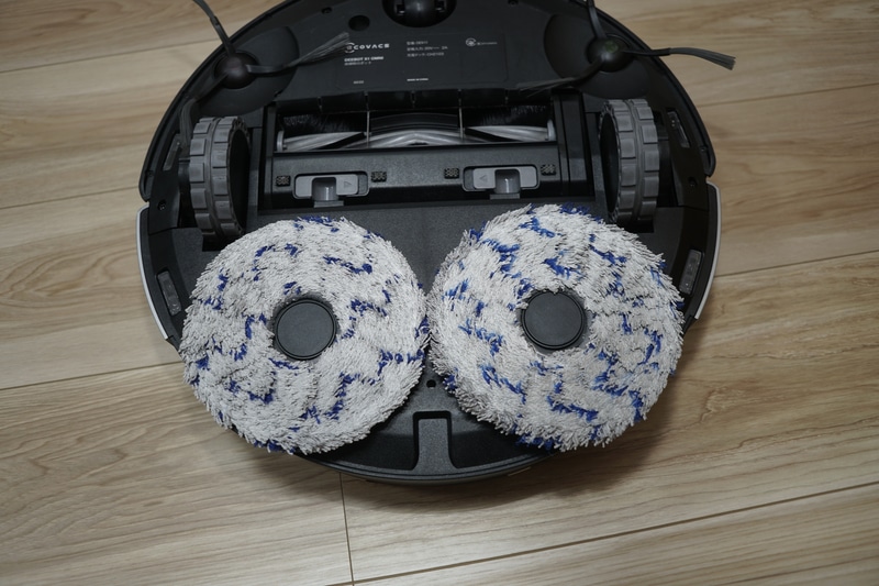 水拭き清掃の際は、モップも2つ取り付ける