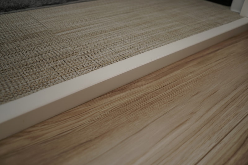 これにより、2.5cm程の高さの垂直の段差はさすがに乗り越えられなかったが、降りるのは問題ない