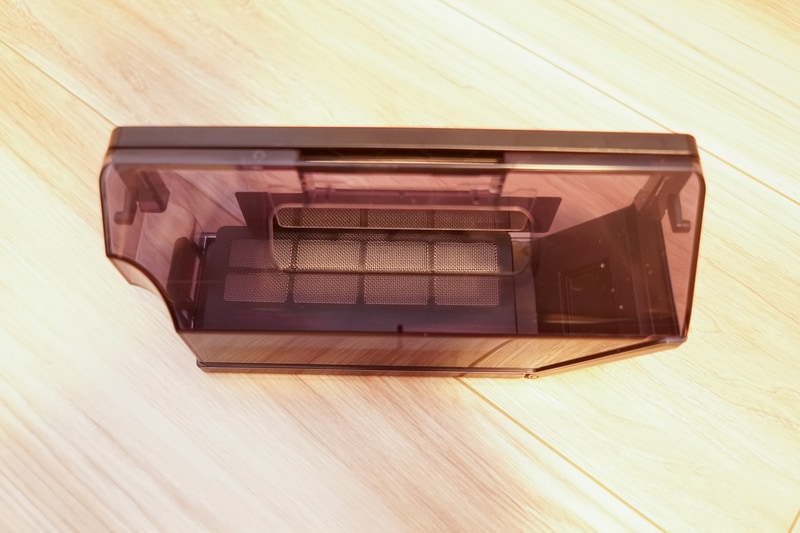 ダストボックス。正面の空いているところからゴミが吸い込まれる