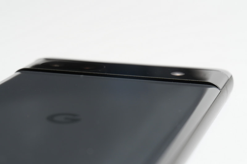 Pixelカメラバーの突起は、Pixel 6/6 Proよりもかなり低い