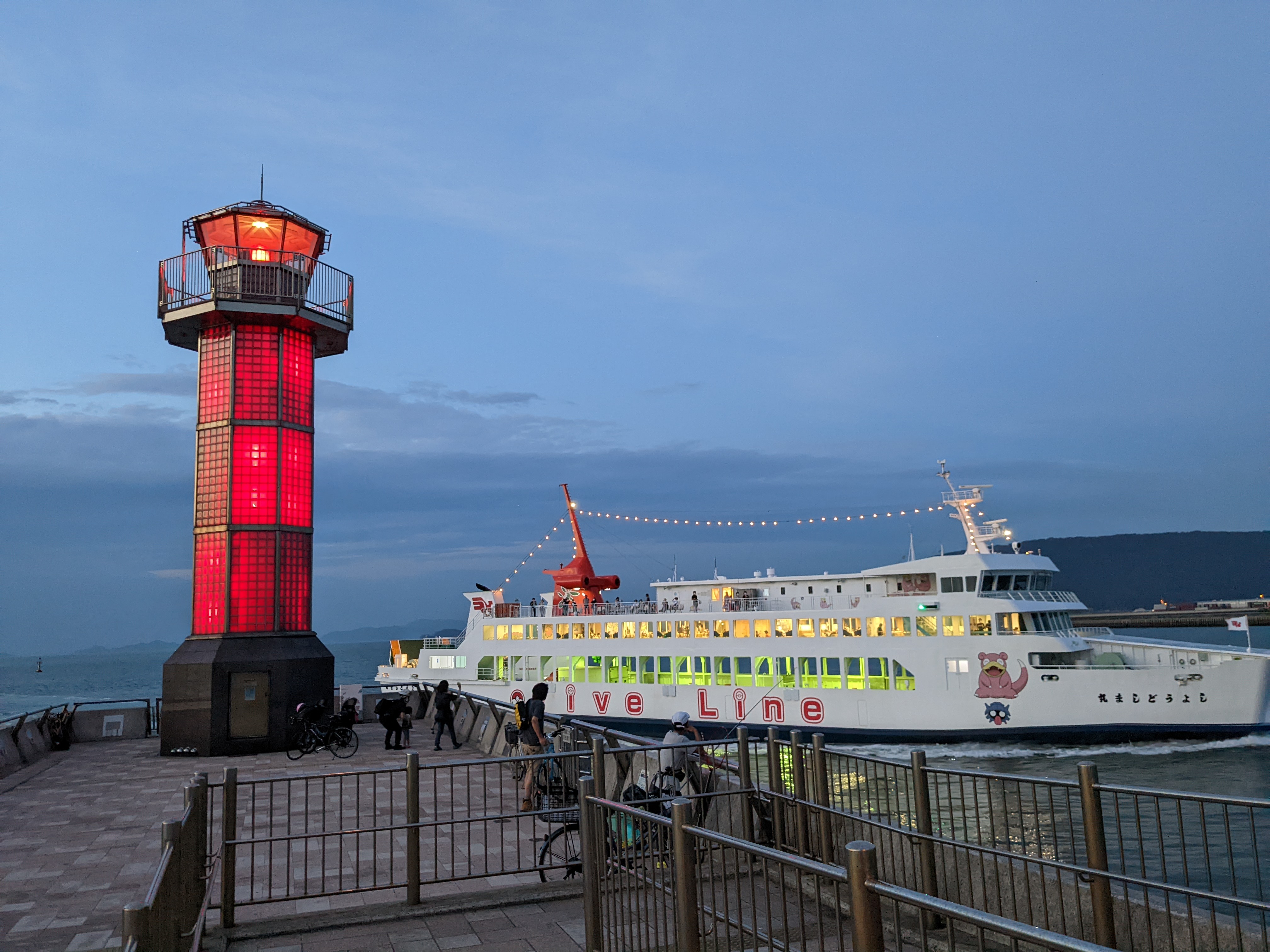 夜景モードで撮影。日没後で肉眼ではかなり薄暗い状況だったが、非常に明るく撮影できている