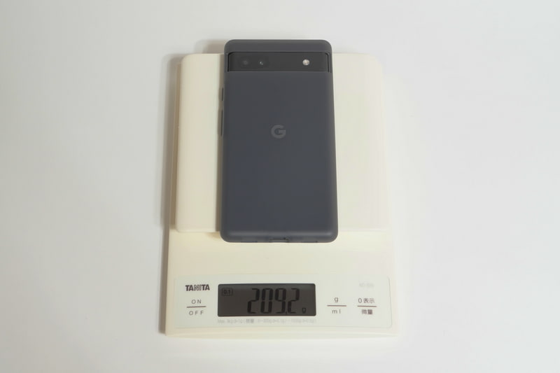 カバーを装着した状態での実測の重量は209.2gだった
