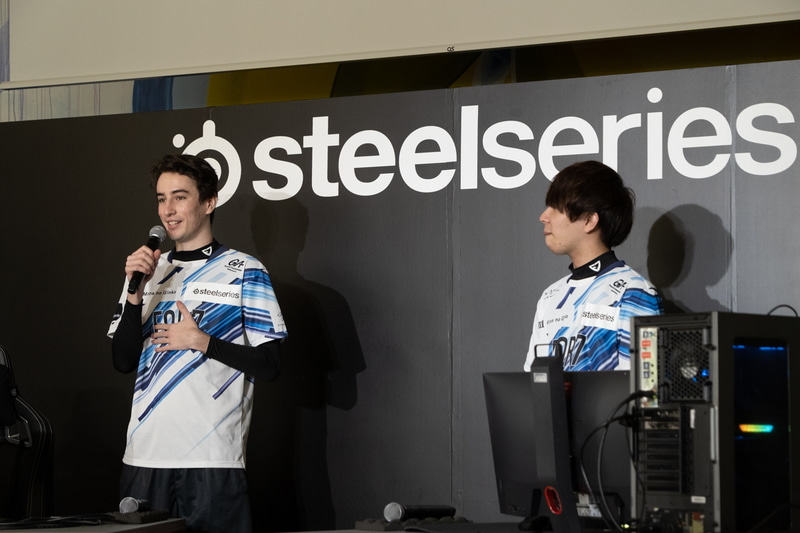 UnEeVeN選手(左)とFu選手(右)によるPUBG Mobileのプレイデモ