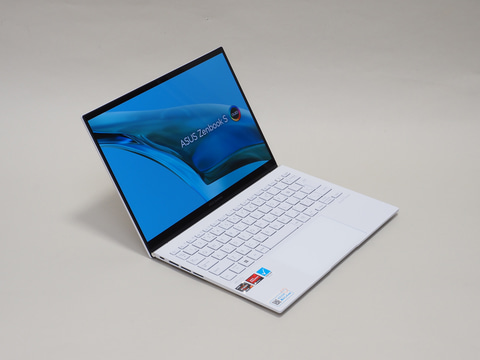 Hothotレビュー】OLED/Ryzen 6000搭載で軽量・薄型・高性能。「Zenbook