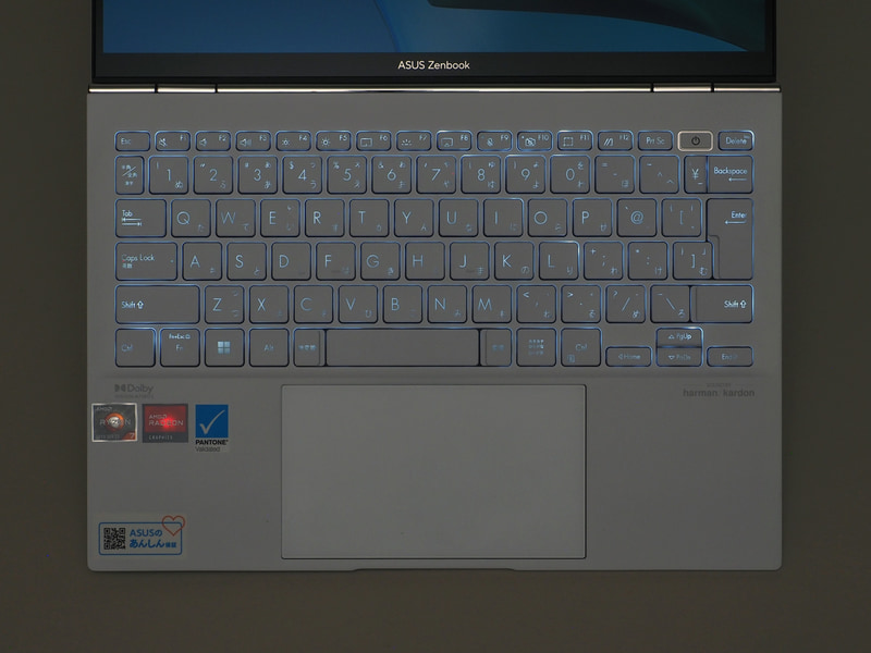 キーボード下にLEDバックライトを搭載