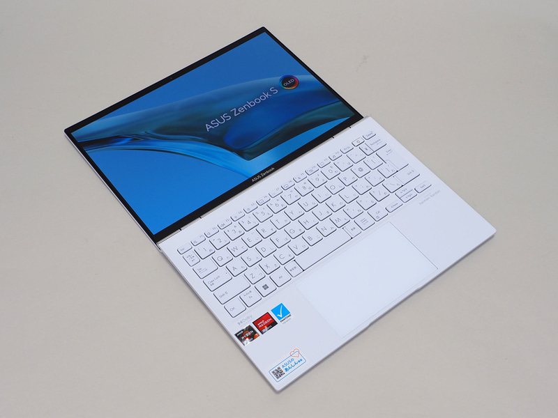 ディスプレイ部は180度開くことができる