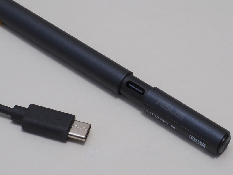 太さ長さもちょうどよく、後部を引き出すと充電に用いるUSB Type-Cが現れる
