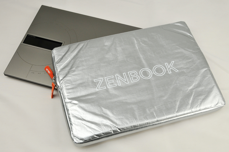 こんな宇宙っぽいポーチも付属している。令和の時代に宇宙イコール銀色というのはちょっと古いイメージかもしれないが、この宇宙っぽさ、分かっていただけるだろうか。話のきっかけにもなるし、このポーチは積極的に使っていきたい