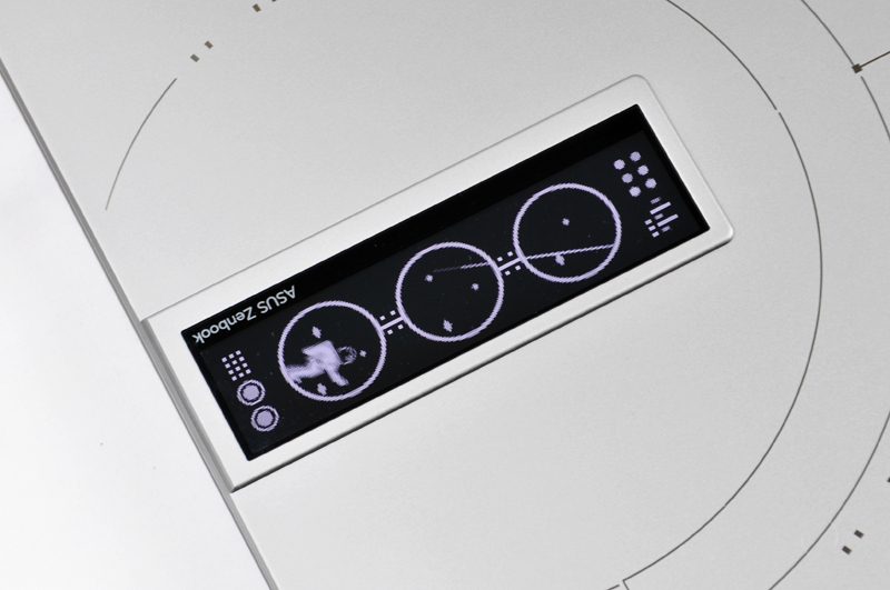 天板に搭載しているミニ有機ELディスプレイのZenVision。宇宙をテーマにしたアニメーションや自分で入力したテキストなどを表示できる。これは、宇宙飛行士が左から右に飛んでいくアニメーションを表示したもの