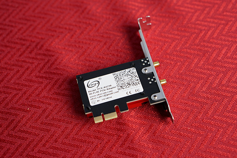 本体裏面。技適も取得している