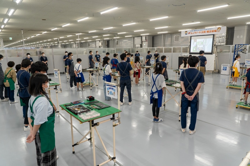 一通りの説明が終われば全員で組み立て会場に移動