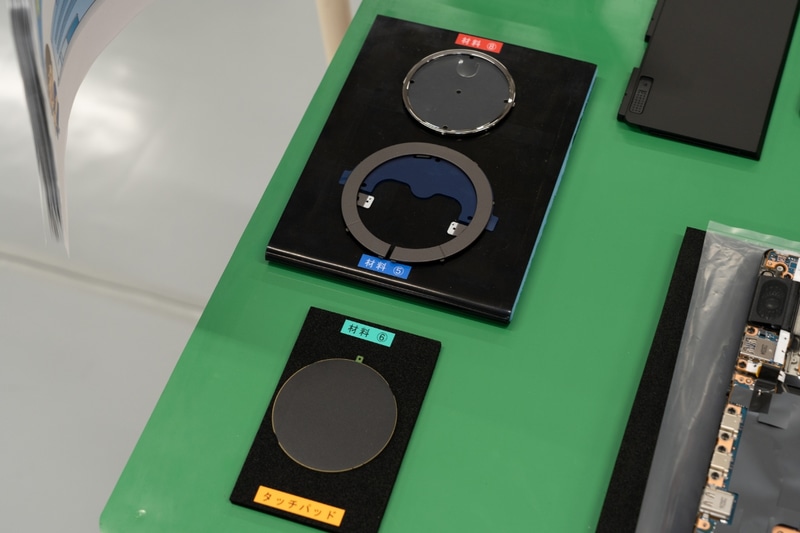 タッチパッドのパーツ