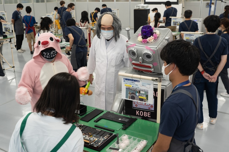 作業していると博士、ぶーすけ、ろぼみが応援にきた