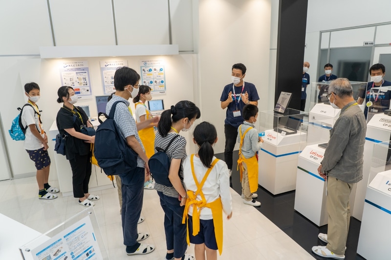 ショールームには歴代のレッツノートやTOUGHBOOKなどのパナソニック コネクト製品が展示されていた