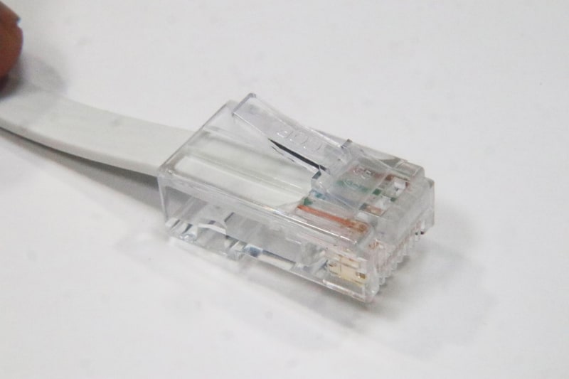 かしめ完了! フラットケーブルへのコネクタの取り付けができた