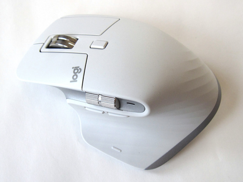 <a href="https://www.logicool.co.jp/ja-jp/products/mice/mx-master-3s.910-006568.html" class="n" target="_blank">製品ページのURL</a><br>実売価格：1万3,000円前後●接続方式：無線(USBレシーバ、Bluetooth)●ボタン数：7●センサー：Darkfield●最大解像度：8,000DPI●駆動時間：不明●サイズ：84.3×124.9×51mm●重量：141g