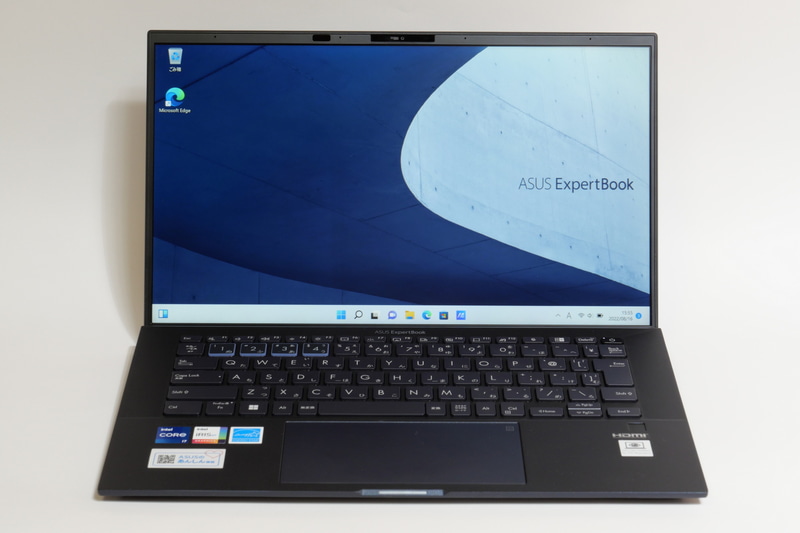 ディスプレイを開いて正面から見た様子