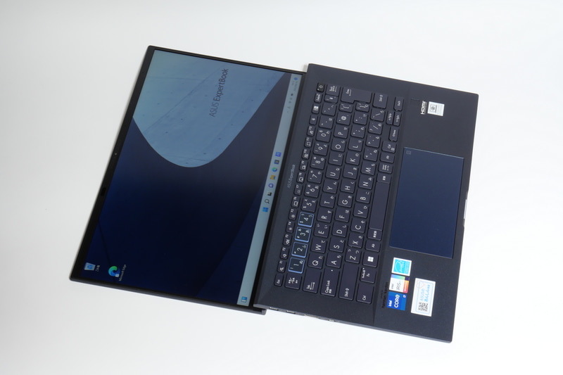 ディスプレイは180度開く