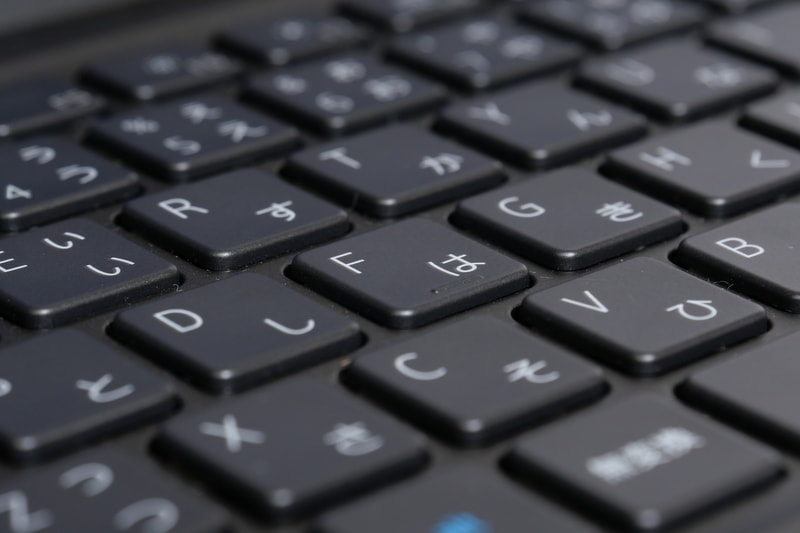 ストロークは約1.5mmを確保。タッチはやや硬めで、しっかりとしたクリック感もあり、強めの力でしっかりタイピングする印象