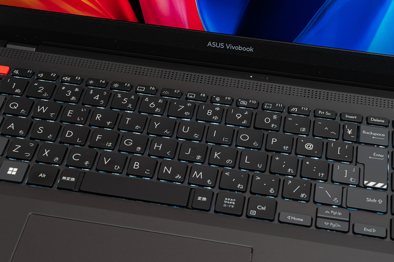 白色LEDのキーボードバックライトも搭載している