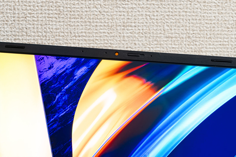 カメラは物理シャッター付きで、意図しない配信を確実に防げる