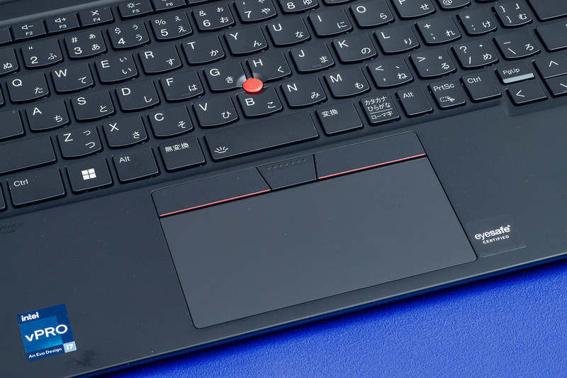 こちらもThinkPadでおなじみのTrackPointとThinkPadクリックパッド。自分に合う方を選んで使えるのが便利