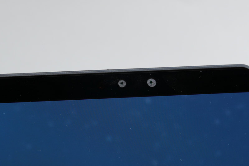 ディスプレイ上部にWindows Hello対応顔認証カメラを搭載、1080P対応のWebカメラとしても利用できる