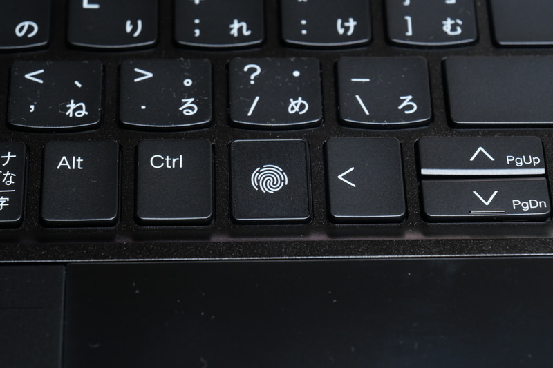 キーボード下段の右Ctrlの隣に指紋認証センサーを搭載