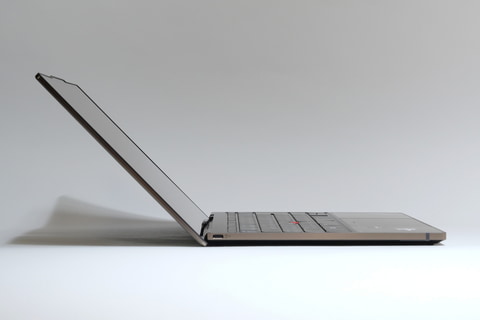 Hothotレビュー】伝統と革新が融合した意欲作！レノボ「ThinkPad Z13