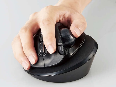 エレコム　トラックボール　DEFT PRO 角度調整用マウント（20°）付き エレコム、トラックボールの角度調整用アクセサリ3製品 - PC Watch