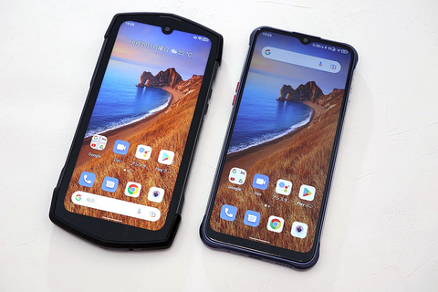 Hothotレビュー】カジュアルに持ち運べる円形サブ液晶搭載スマホ