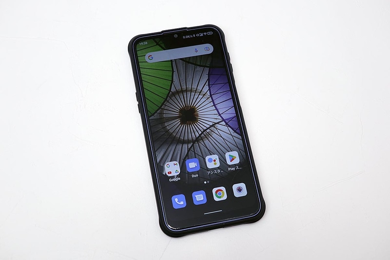 メイン液晶は1,600×720ドットで解像度は低め