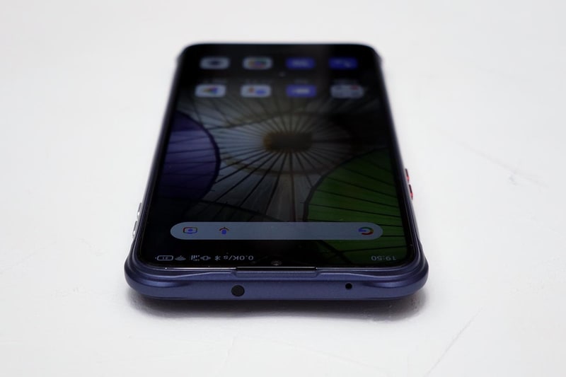 上部に赤外線ポートを搭載する