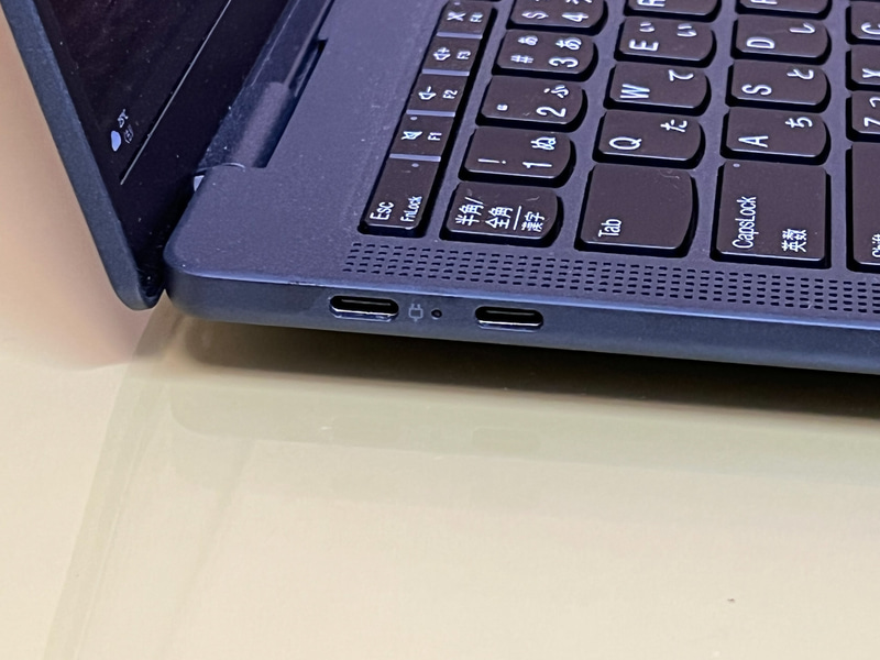 本体の左側面にはUSB Type-Cが2ポート