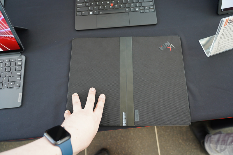 ヒンジ部分の変形