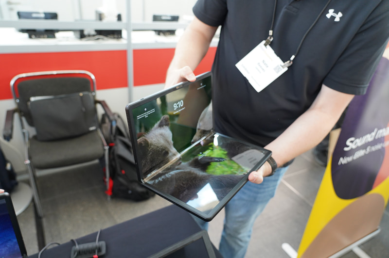 ディスプレイを開いているところ