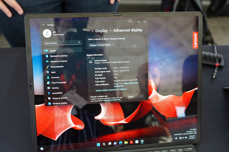ディスプレイ解像度は2,560×2,024ドット/60Hz