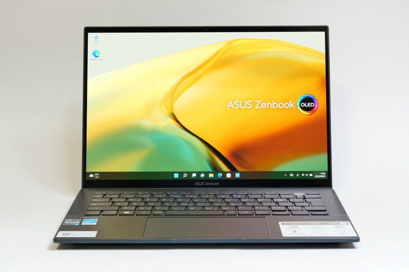 ディスプレイを開いて正面から見た様子