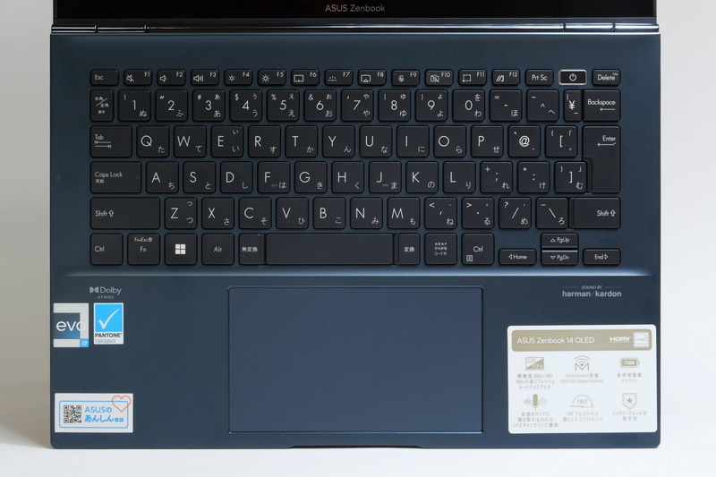 従来のZenbookシリーズに搭載されているものに近い仕様の、アイソレーションタイプの日本語キーボードを搭載