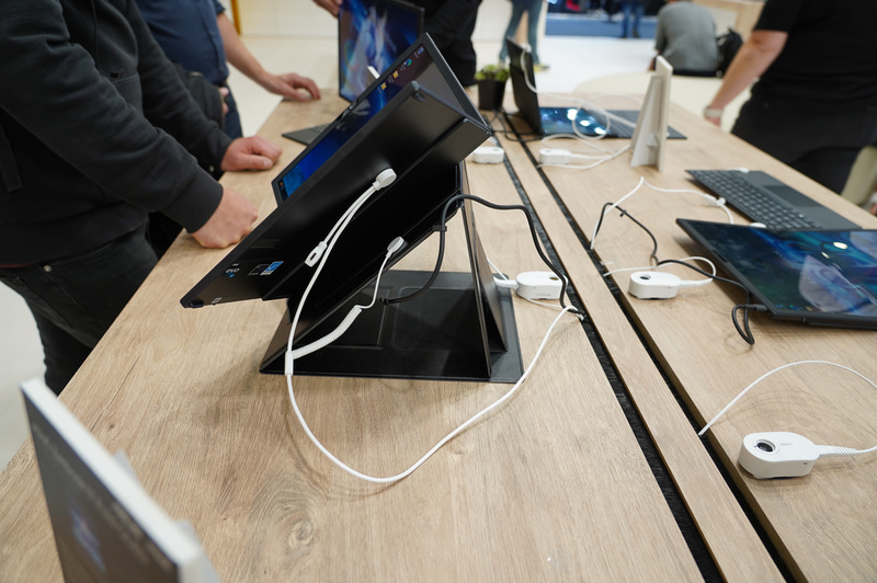 拠点や家などにはこうしたスタンドを置いておけば使い勝手が良い