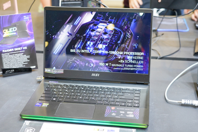 MSI Raider GE67HX、Core i9-12900HXとGeForce RTX 3080 Tiを搭載したゲーミングノートPC、15.6型QHDのOLED
