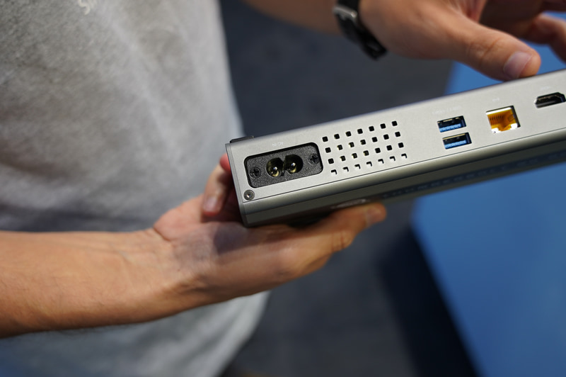 Thunderbolt Go Dockは電源が内蔵されている