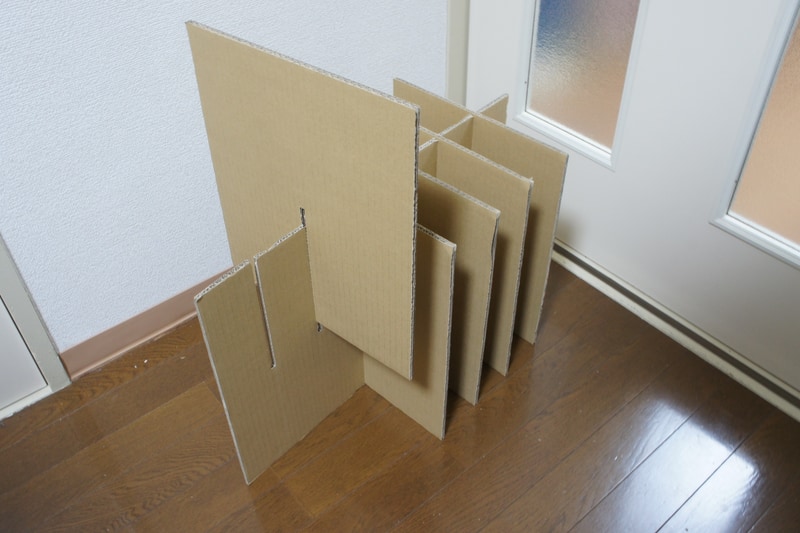 仕切りは溝に差し込んでいくだけと簡単だ