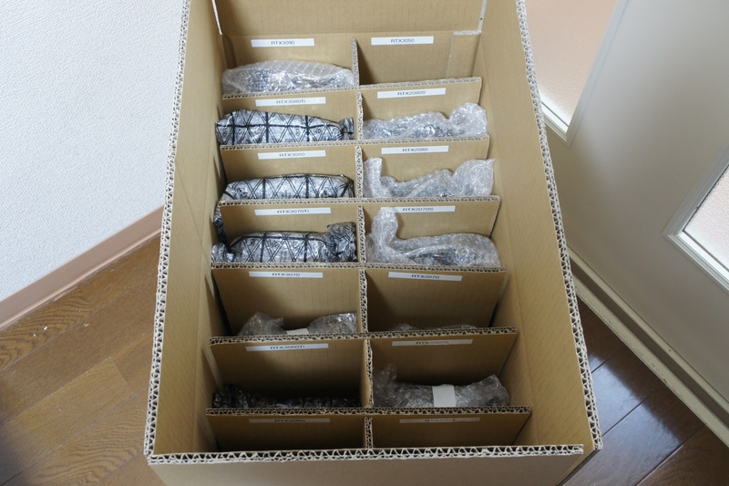 14枚のビデオカードを収納したところ。これをもう1箱作る